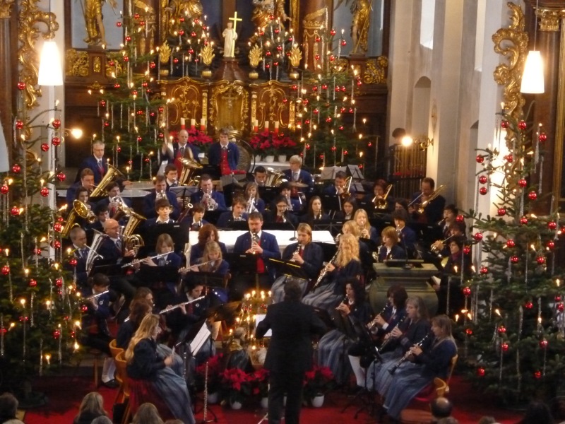 Der Musikverein Hohenroth beim festlichen Konzert in der Klosterkirche am Kreuzbert
