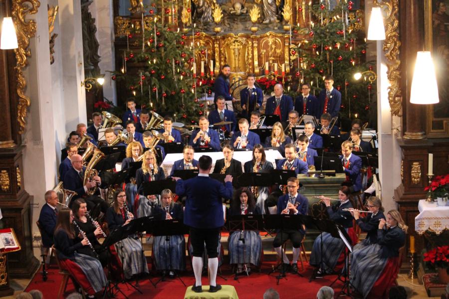 Der Musikverein Hohenroth erfreute in der Klosterkirche am Kreuzberg mit seinem traditionellen Dreikönigskonzert.