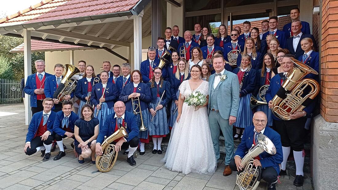 Ein musikalisches Fest der Liebe: Hochzeit von Nadine und Maximilian Straub